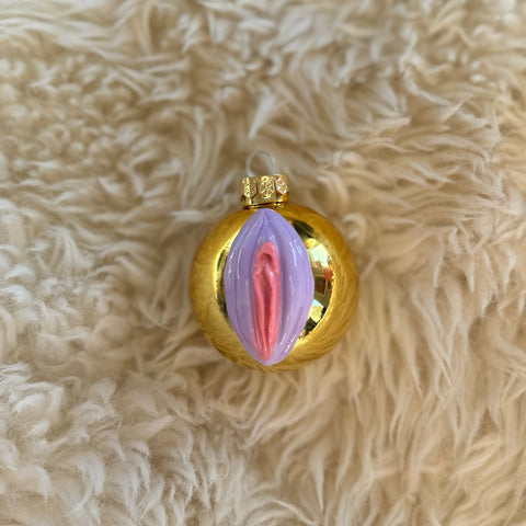 Medium Pussy Christmas Ornament Gold