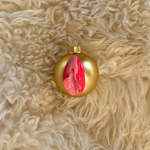 Medium Pussy Christmas Ornament Gold