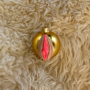Medium Pussy Christmas Ornament Gold