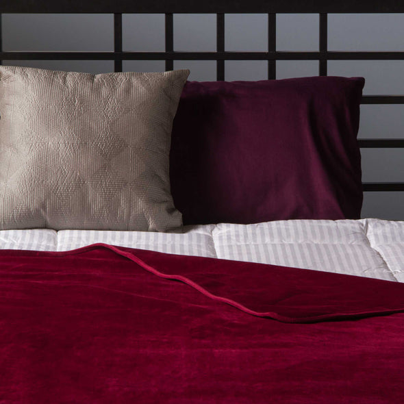 Fascinator Waterproof Luxury Throw by Liberator (Merlot or Black)